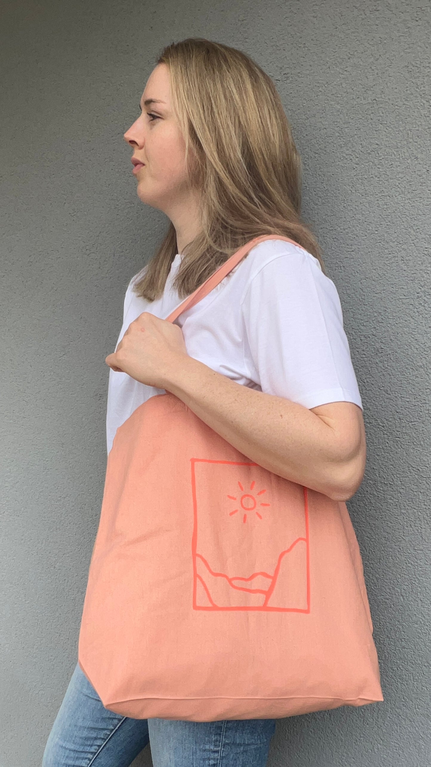 Sunny vibes Tasche: Landschaft in rosé