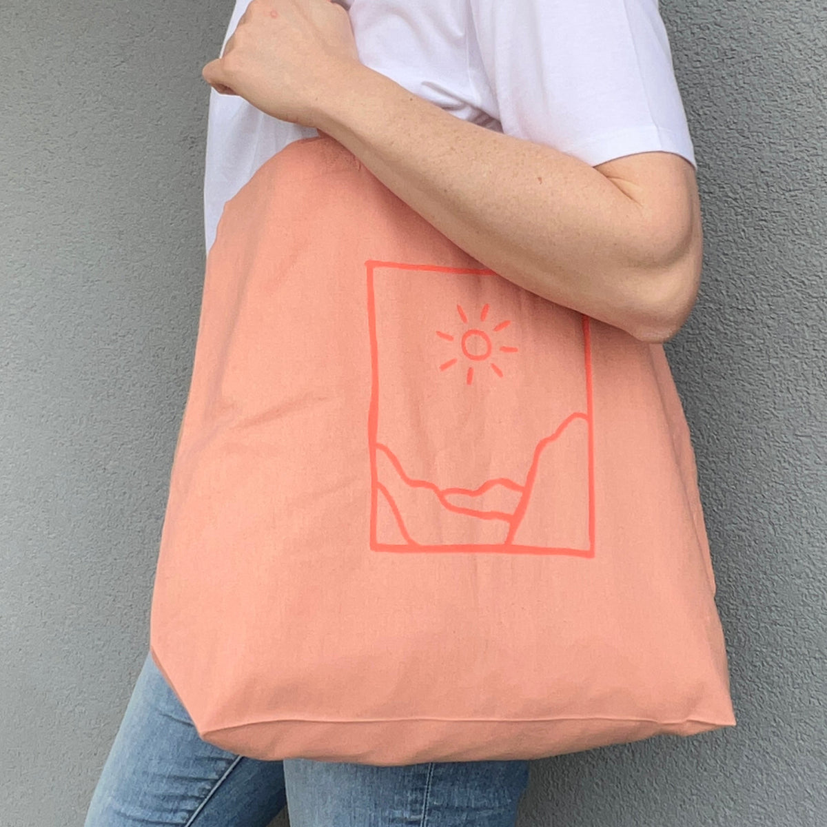 Sunny vibes Tasche: Landschaft in rosé